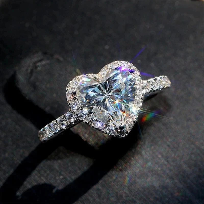 The Carat Cave 5 Luxury Heart Zircon Ring